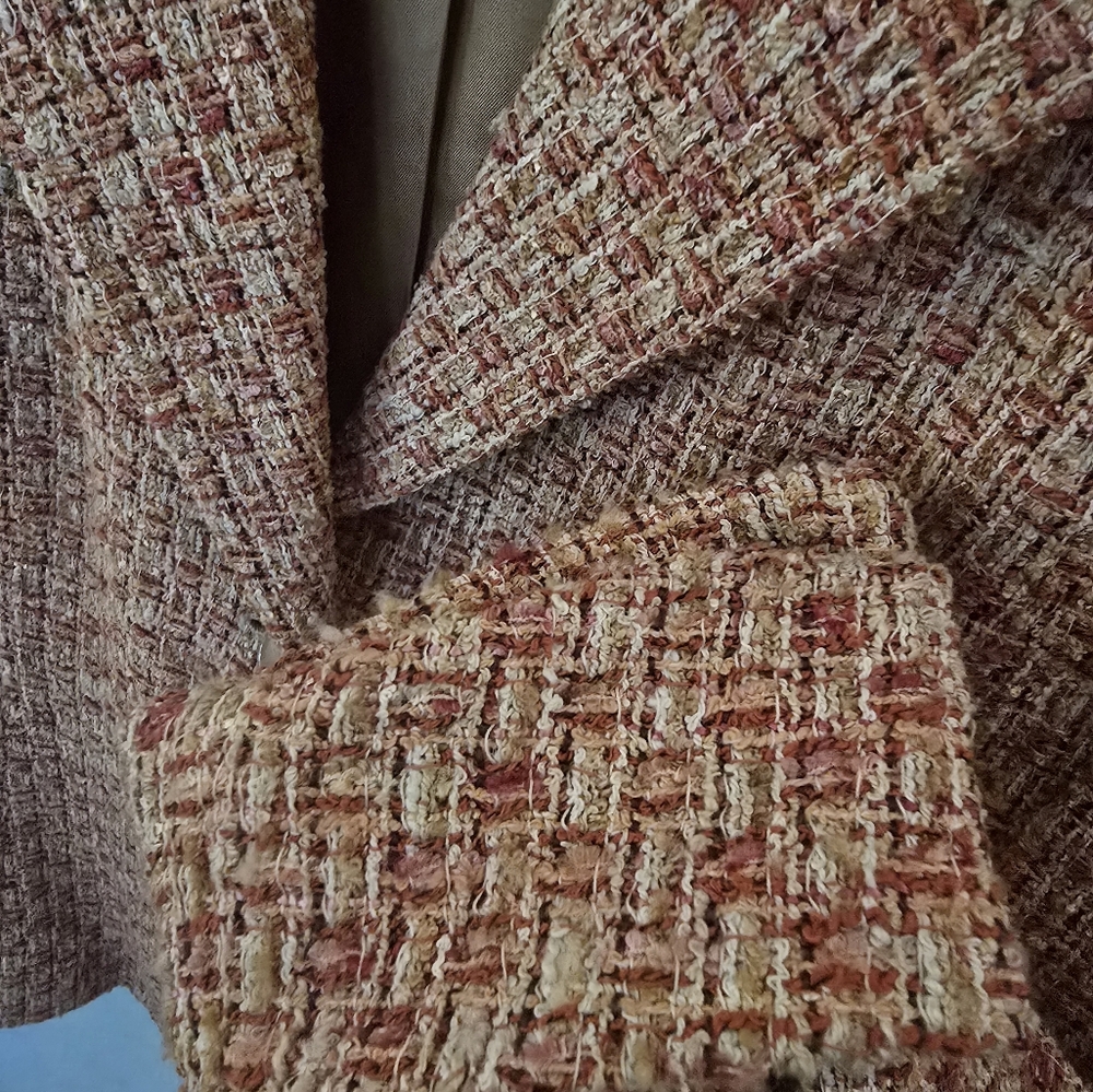 Chanel-esque tweed jacket - Picture 5 of 8